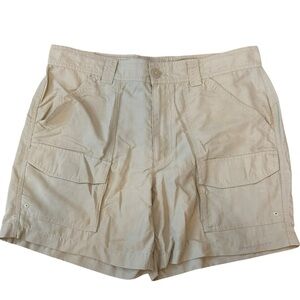 Men’s Columbia size 32 fishing shorts 6 inch inseam. Elastic waistband removed.